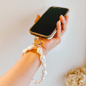 Phone pearl wristlet